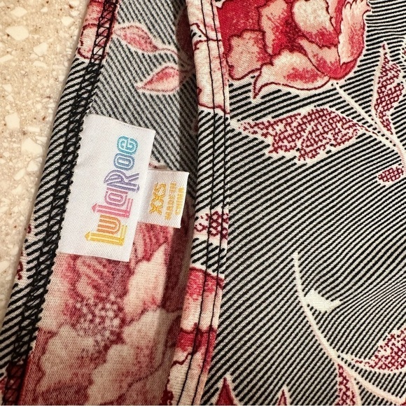 LulaRoe Irma Black Gray Stripes Pink Red Roses Floral Tunic High Low XXS-XS 00-0 - Picture 4 of 16